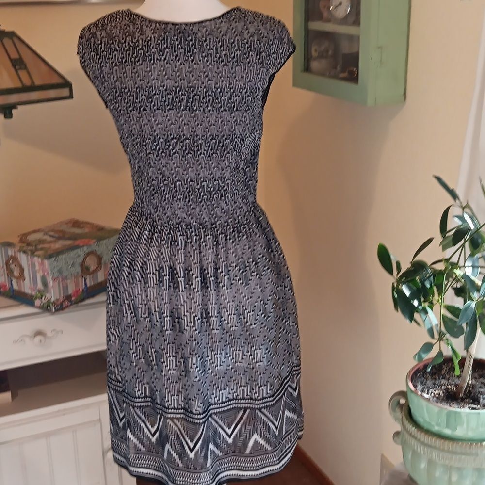 Max Edition Geometric Design Dress - Picture 5 of 9